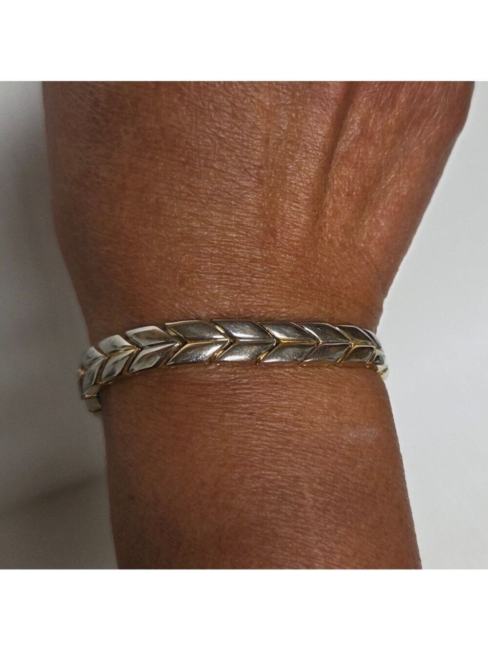 Vintage Gold-tone Double Leaf-shaped Chevron Magnetic Therapy Bracelet